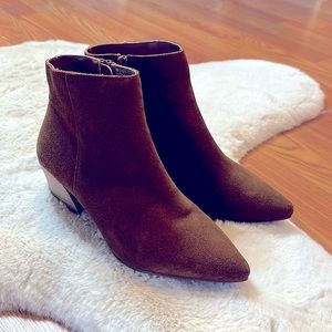 KENSIE LYDEN BROWN SUEDE BOOTIES NWOT